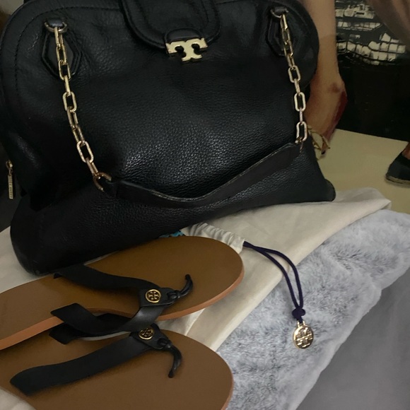 Beautiful Tory Burch 3 piece combo 🔥🖤🖤👜🩴🛍️ - Picture 14 of 14